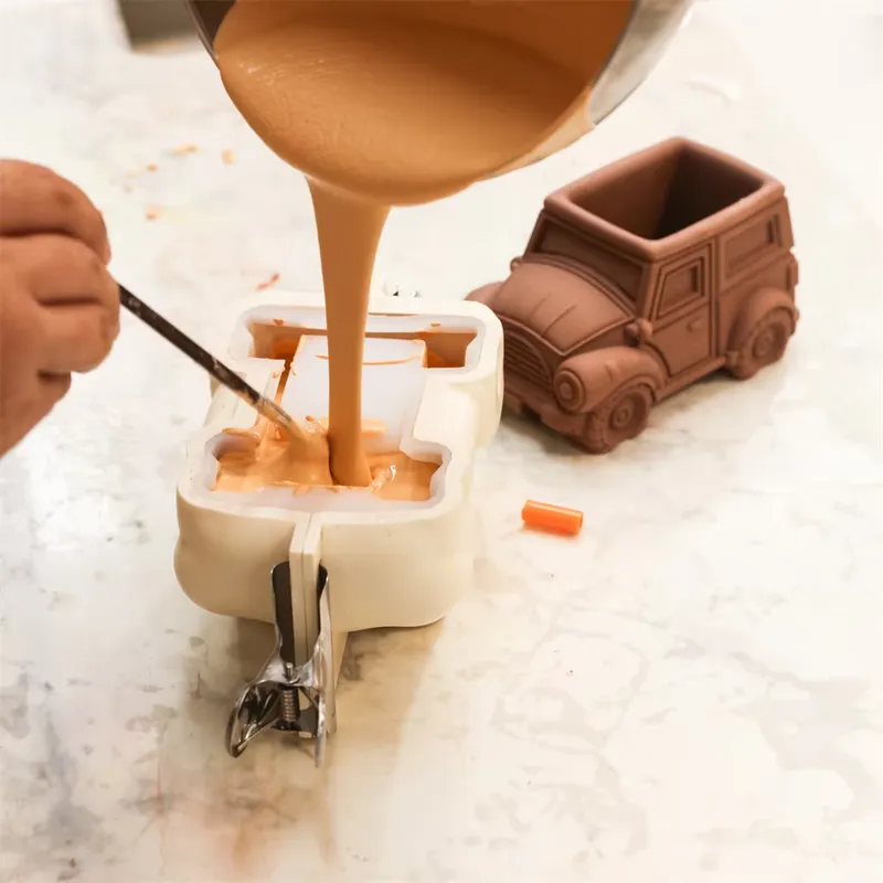ボウアン・ニコール ヴィンテージカー型コンクリートシリコンモ - Plant Pot のレビューと価格